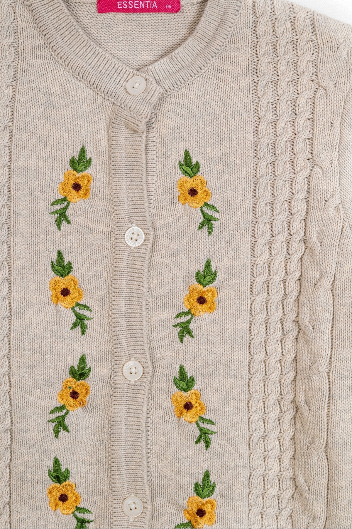 Rhombic Embroidered Girl&#39;s Sweater.